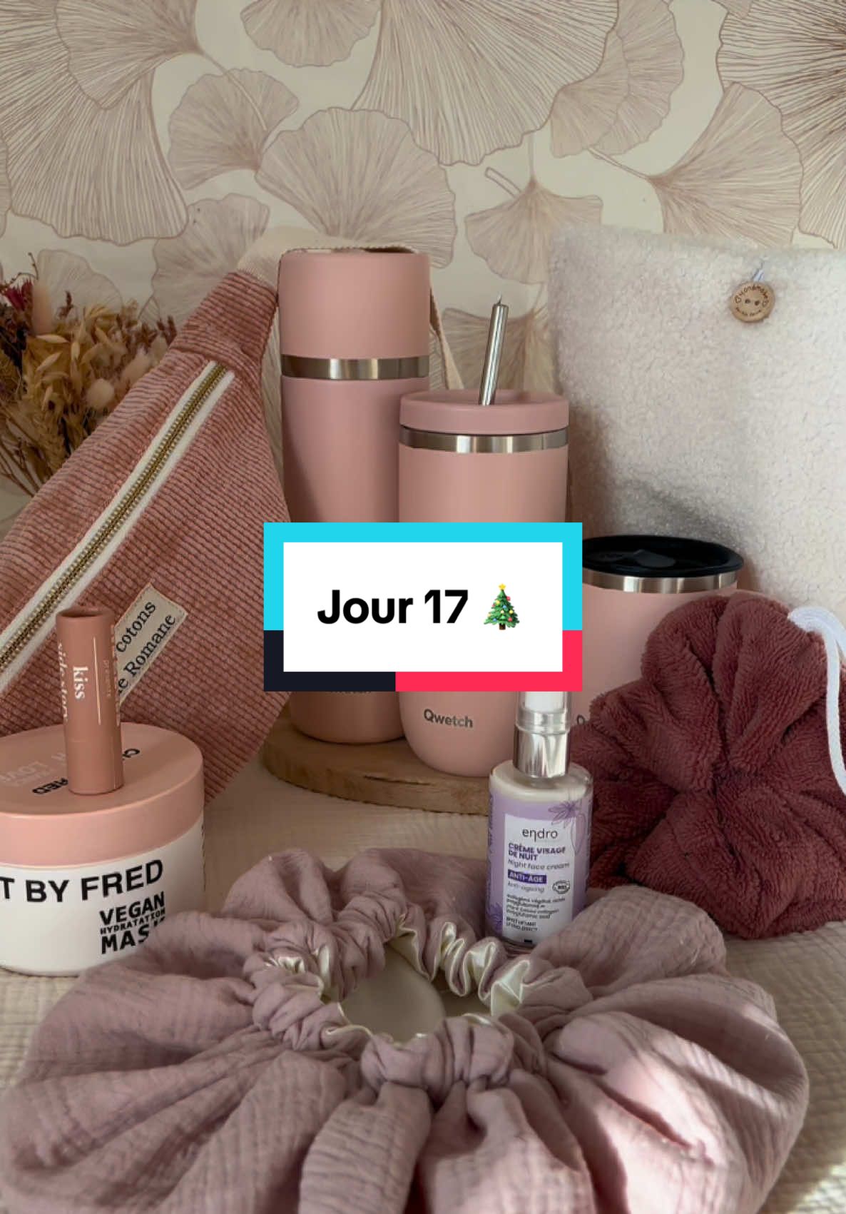 🎀 Qwetch x Les Cotons de Romane Envie de créations originales et responsables pour Noël ? En ce 17ième jour de notre calendrier de l’avent, nous nous associons pour vous offrir un maxi lot pour girly mais éco-responsable  : 💗 Un pack Rose pastel avec une Cold Cup, un thermo et un mug isotherme ! 🌸 Une carte cadeau Les Cotons de Romane (100€) pour vous dégoter des pièces réutilisables et accessoires éco-responsables ! Pour participer, c’est simple : 1️⃣ Suivre nos deux comptes @lescotonsderomane et @Qwetch  2️⃣ Liker ce post 3️⃣ Taguer 2 ami(e)s en commentaires 📆 Tirage au sort le 18 décembre à 10h. Concours ouvert à la France et la Belgique. Bonne chance à tous ! 🍀 #calendrierdelavent #qwetch #lescotonsderomane #cadeau #zerowaste #zerodechet #ecoresponsable #noel #christmas #concours #jeuconcours #cotons #coton #cotonslavables #rose #girly #responsable #coldcup #thermo #mug 