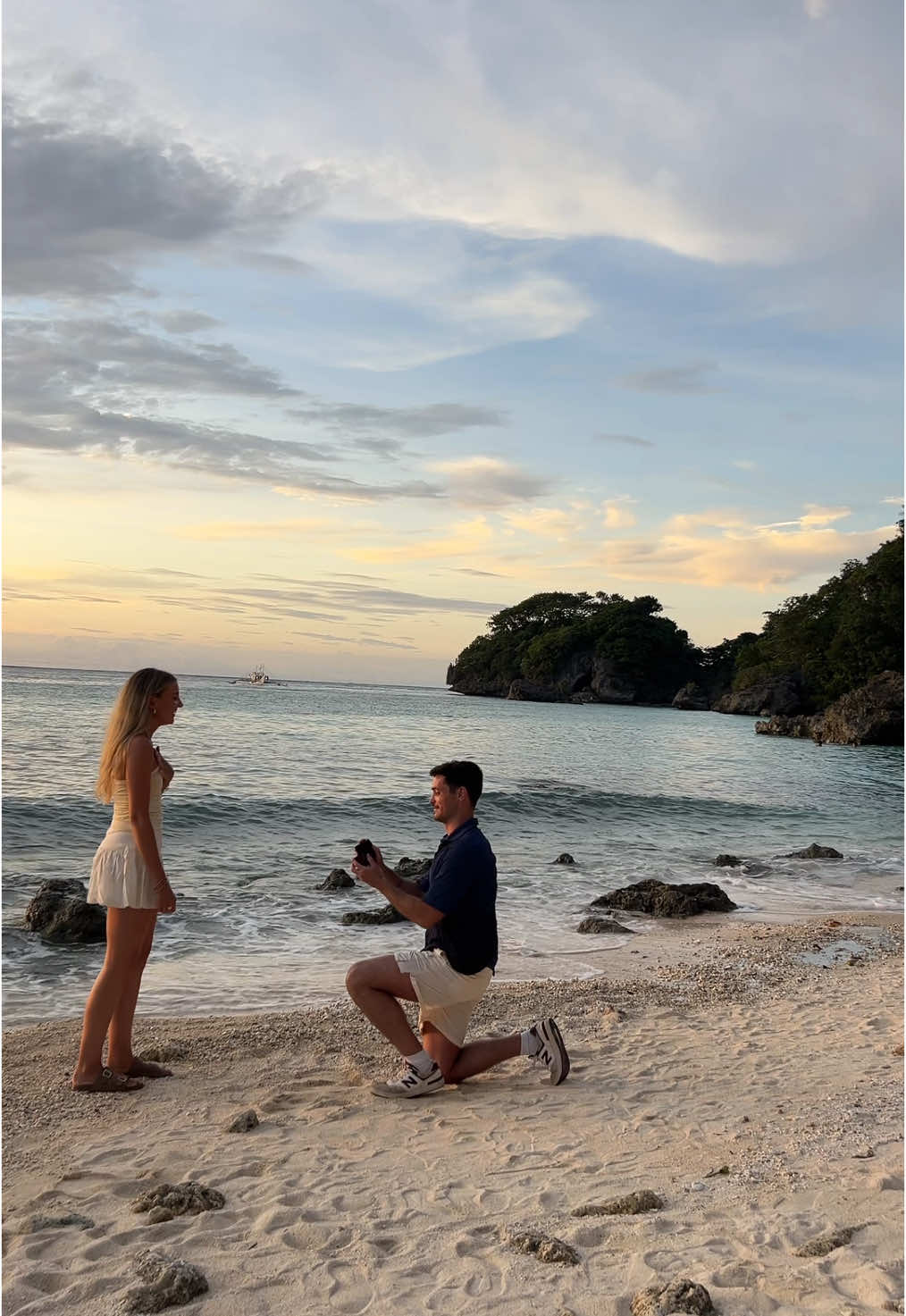 this night was a dream!! 💍✨😭 i was so confused why he was on such a mission to find the perfect sunset spot for photos when he hates taking photos 😂 #proposal #engagement #proposalvideo 