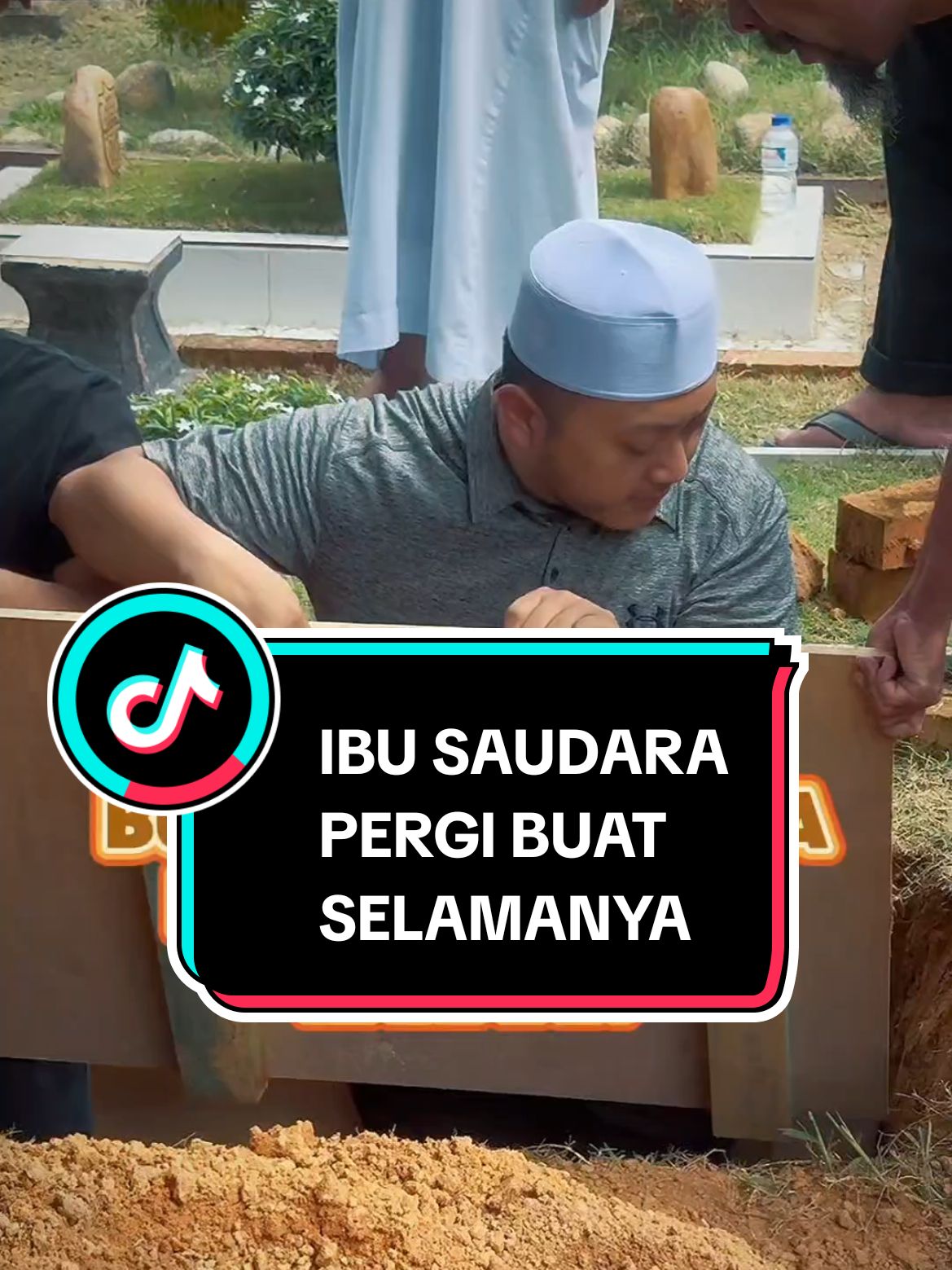 إِنَّا لِلّهِ وَإِنَّـا إِلَيْهِ رَاجِعونَ Ibu saudara saya, Hapipah Binti Ab Rahman, telah pergi selamanya. Jenazah disemadikan di Tanah Perkuburan Tun Razak selepas solat Zohor tadi. Semoga Allah mengampuni segala dosa dan menempatkan roh beliau dalam kalangan hamba-Nya yang beriman. Al-Fatihah. #RidhwanAli #AlFatihah #SalamTakziah #PerginyaYangTersayang