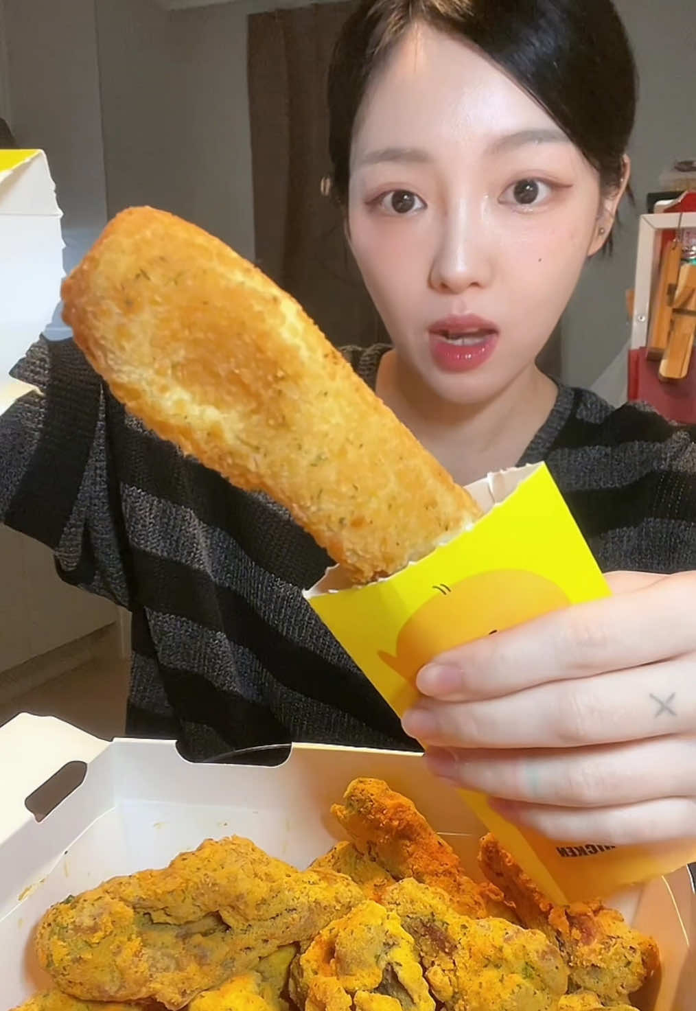 @공유하기 눌러서 2번째로 뜬 친구가 치킨쏘기🍗 뿌링클은 신이야🥹#먹방 #mukbang 