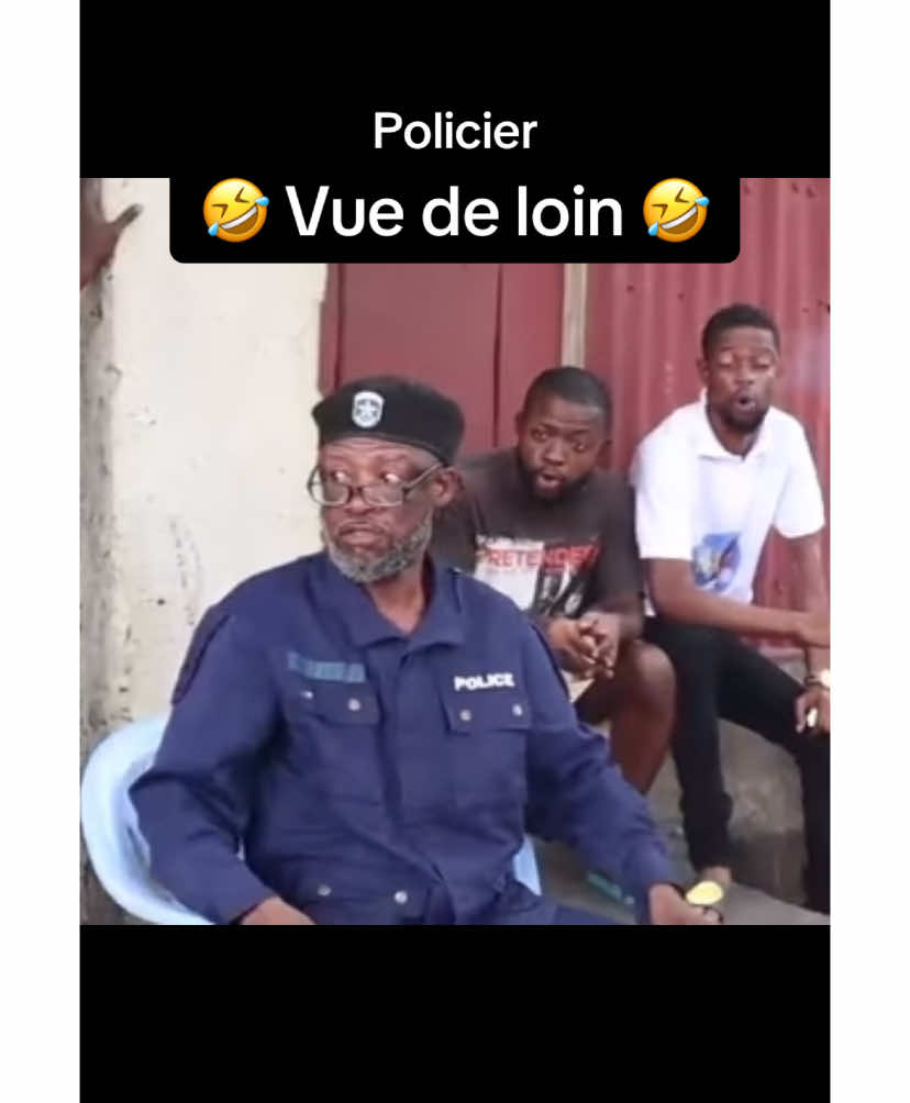 Vue de loin policier 🤣🤣 #vuedeloin #policier #congolais #congo #kinshasa #lingala 