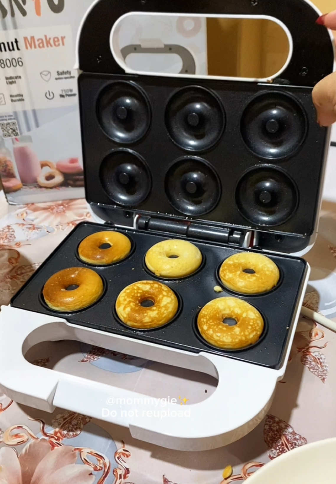 Mini donut maker✨ #minidonutmaker #minidonas🍩 #sanyudonutmaker #sanyu #minidonutsnegosyo #minidonutpancake #donutmaker 