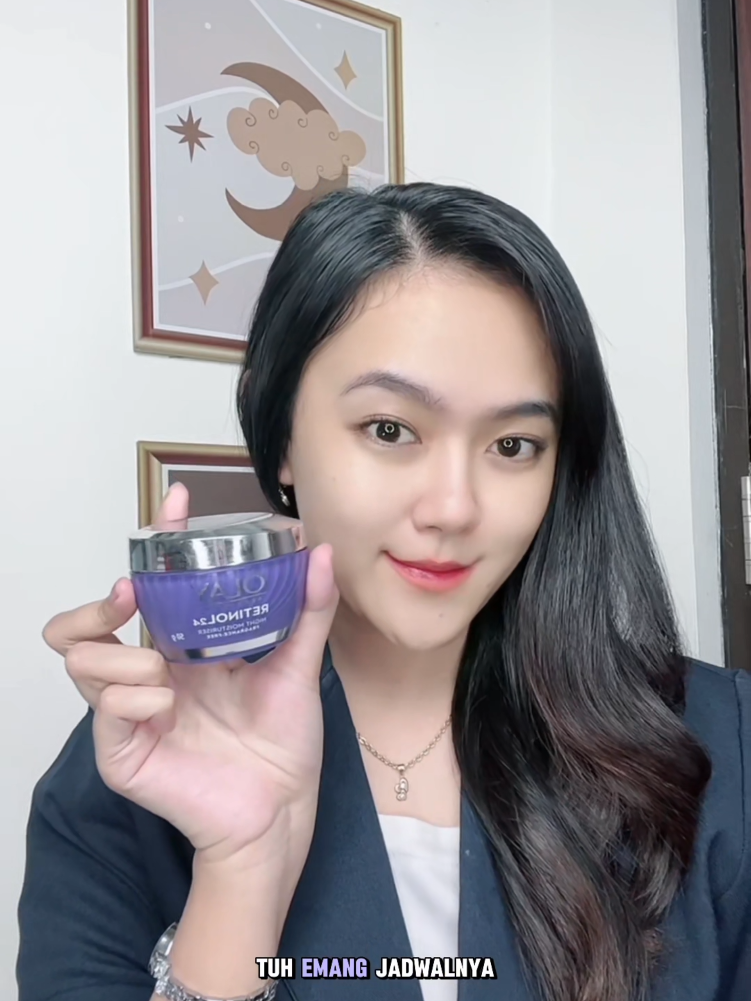 Setelah seharian kerja, waktunya rawat kulit dengan Olay Retinol! ✨ Relax, rileks, dan biarkan kulitmu pulih dan terlihat lebih muda. #NightRoutine #OlayRetinol #KulitSehat #SkincareNight #AntiAging #GlowUp