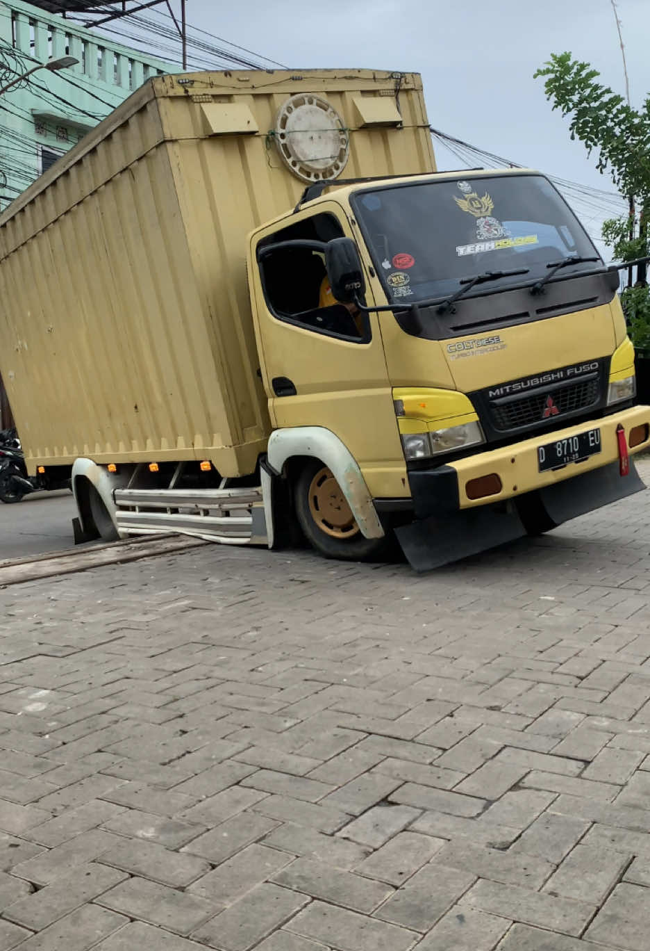 Gagal estetik 🫠 #galeriotominang #bedabukanberartitakseirama #AwakExpress #babyyellow #cantermaniaindonesia #truckmaniaindonesia #fyp #fypage #gasruk  @reyhanfadillah  @AwakExpress 