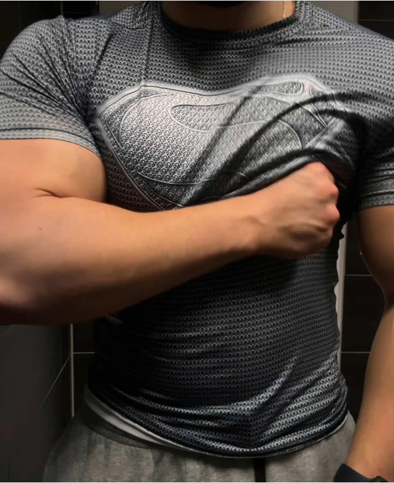 Bulk is running 😤 #natty #triceps #posing #20yearsold #biceps #workoutmotivation #gymmotivation #fitnessmotivation #motivation #german #GymTok #gymrat #goals #passion #grind #chest #veins 