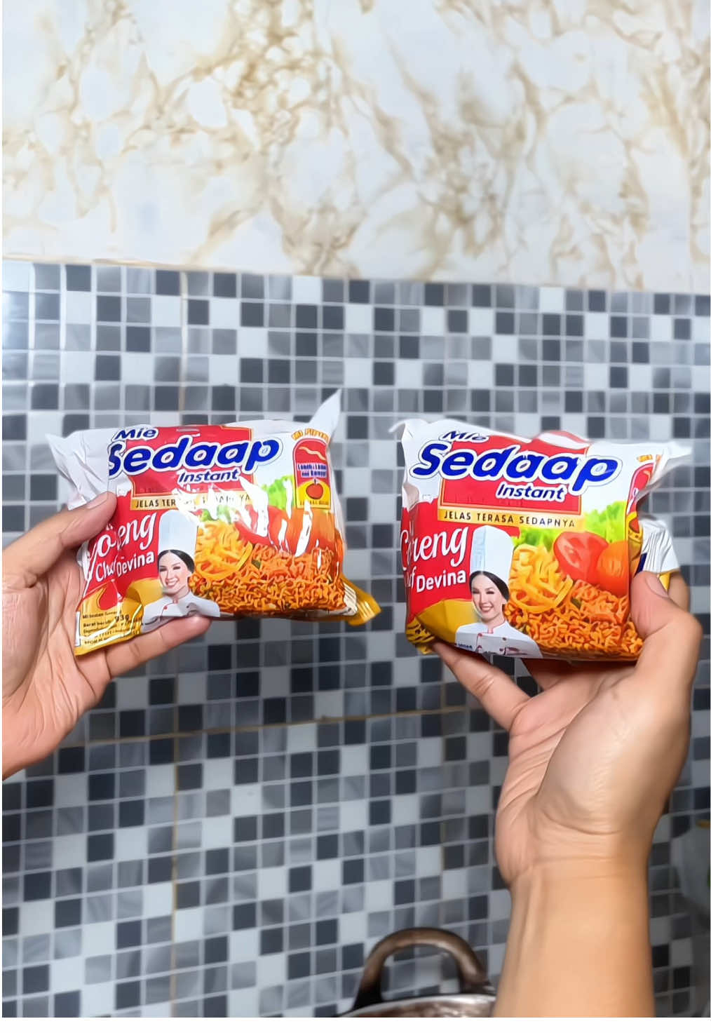 kalian udah pada tau gebrakan baru dari mie sedaap?  sekarang mie sedaap goreng lagi collab sama chef Devina! mie instan pertama yg collab sama chef profesional, dijamin anti gagal deh #chefdevina #miesedaap #fsmsdc @Mie Sedaap 