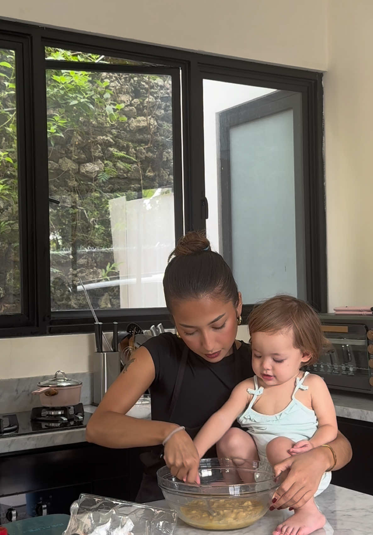 Baking with mama and bebee #masyaallahtabarakkallah #allahumabarik #feedyourbabyrealfood 