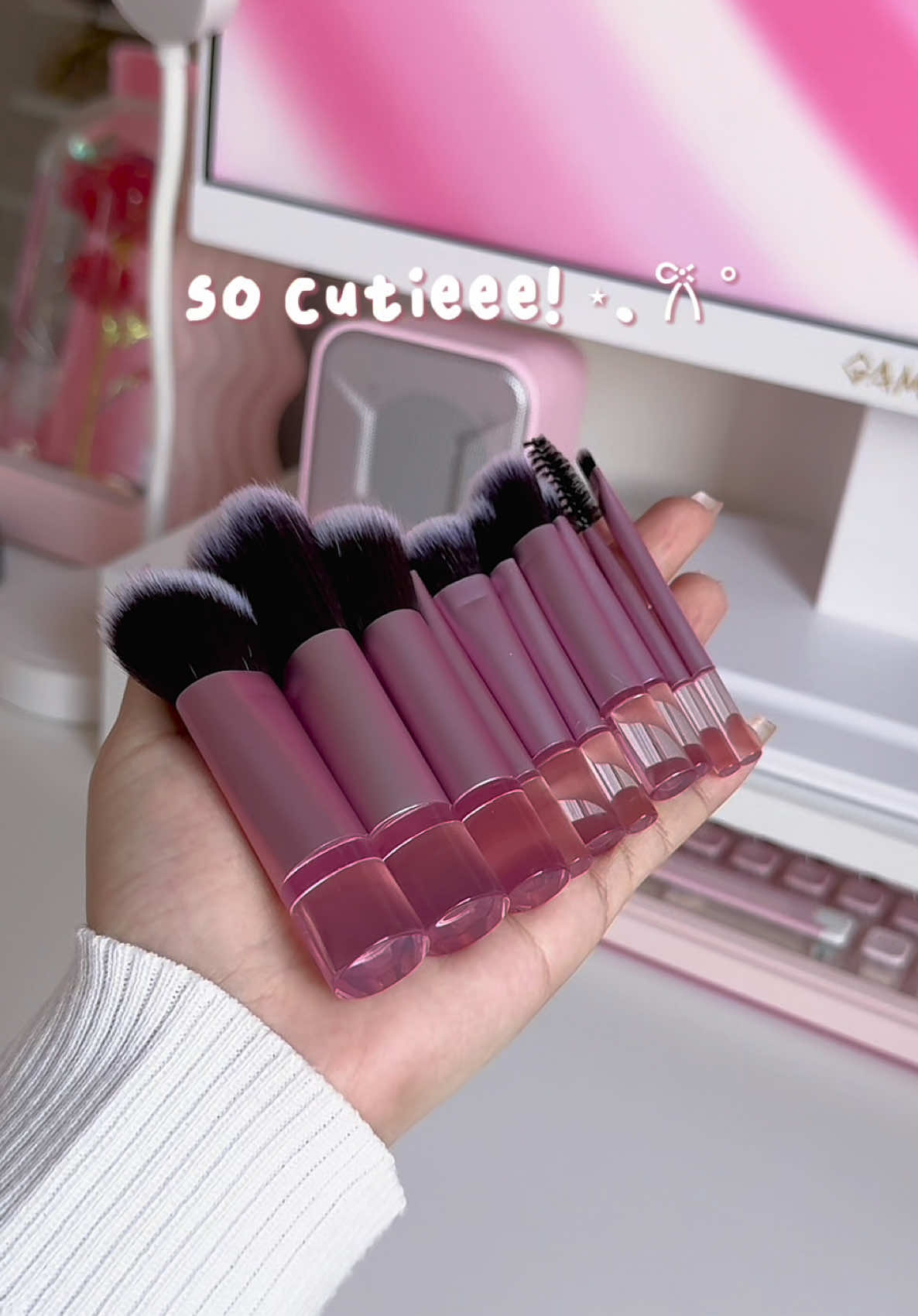 Can’t get over these 10pcs mini makeup brushes, so cute 😭🥰 #fyp #makeupbrush #brushesmakeup #makeupbrushes #makeup #trendingmakeupbrush #10pcsminimakeupbrushes #giftidea #giftideas #foryou #foryoupage #krizashooop 