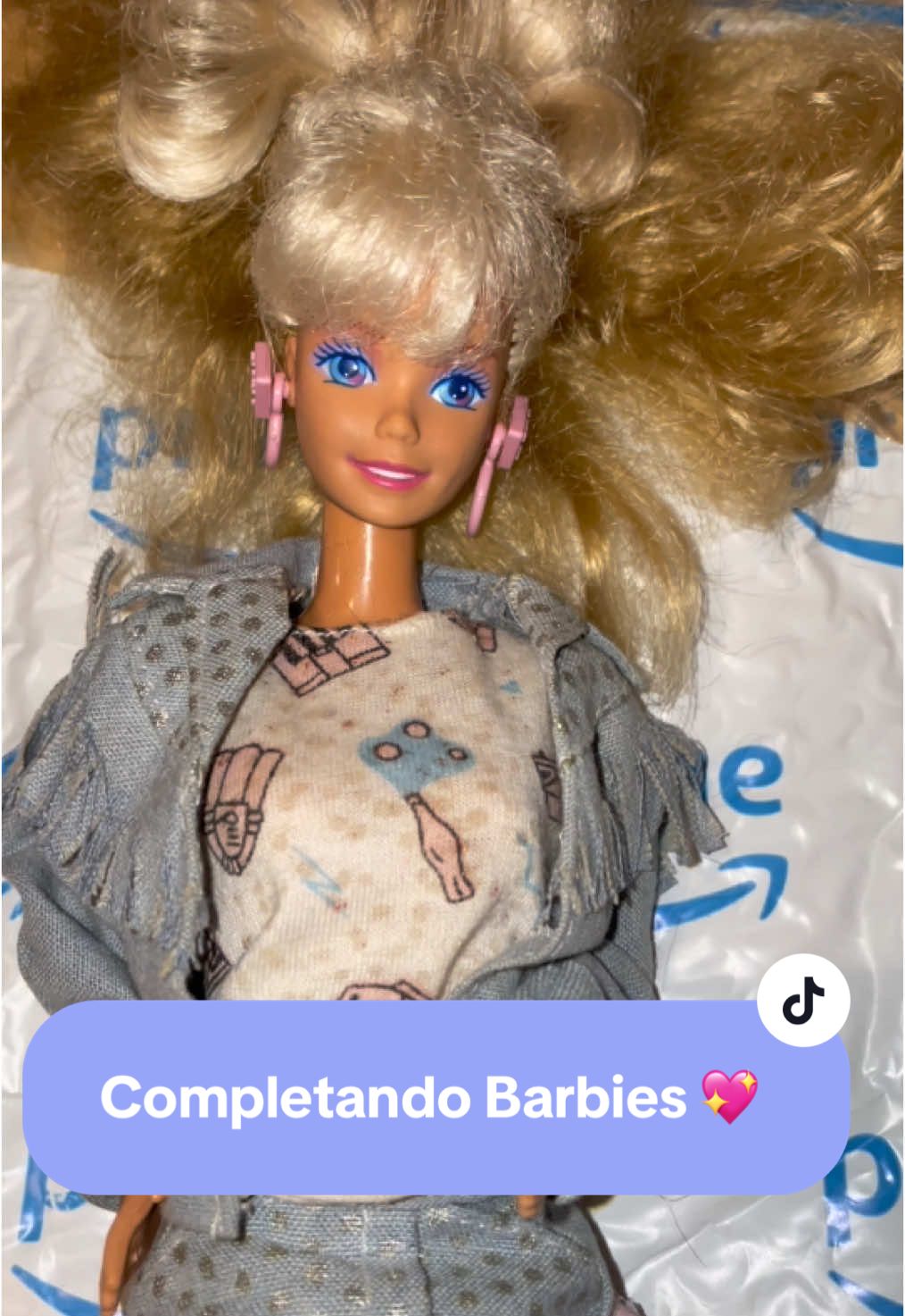 Completando mi Barbie feeling fun o jeans, me he comprado otra porque lo traia puesto y vuelta a empezar. Tambien os pasa? #barbie #barbiecollector #feelingfun #superstyle #80s #retro #vintage #DIY #BarbieMovie #doll #collector 