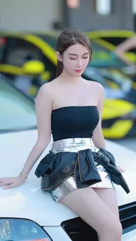 #girl #beautiful #prettygirls #walk #fashion #fyp #foryou #trending #tiktok 