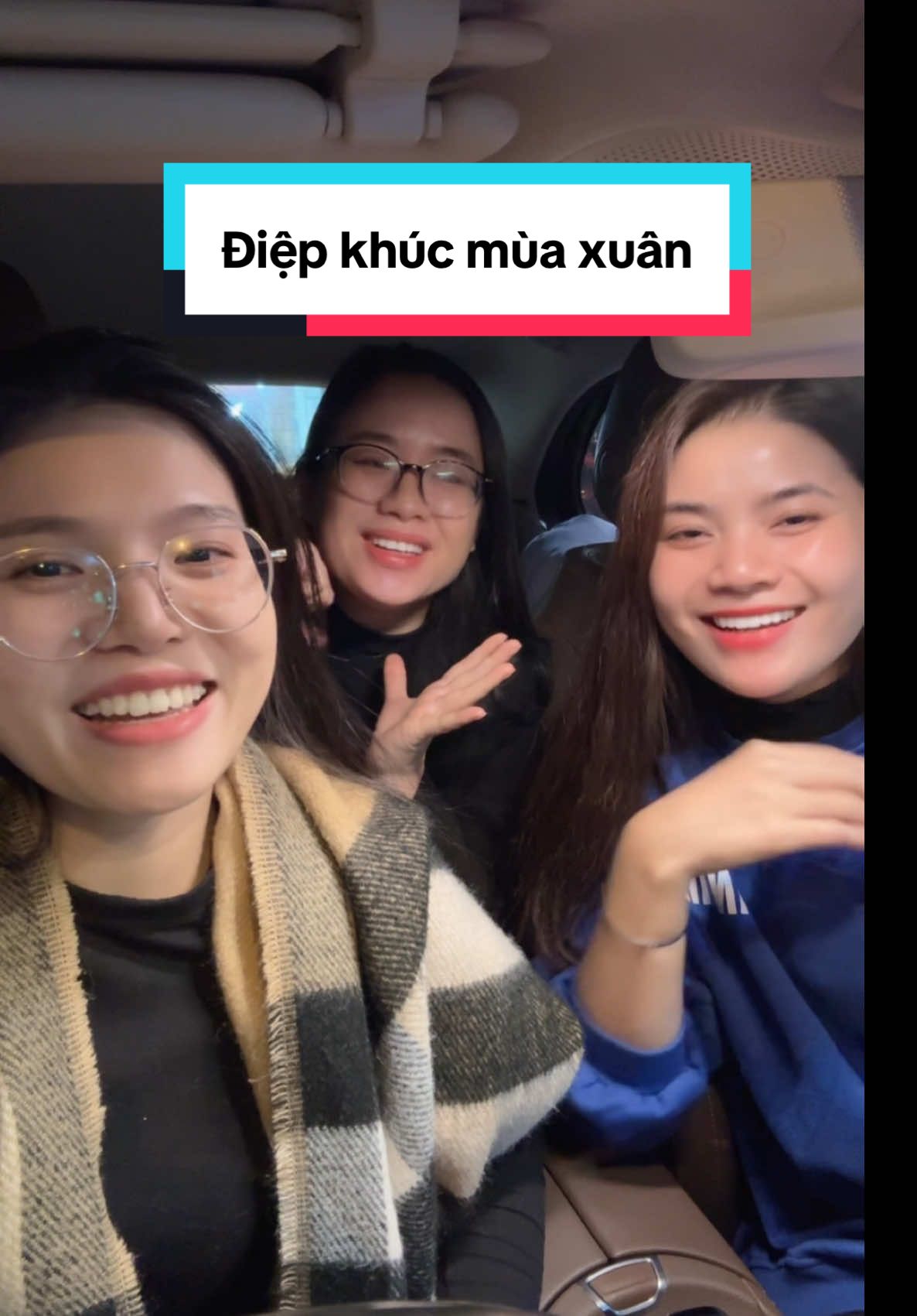 “Điệp khúc mùa xuân” ở đây có không khí mùa xuân rất tưng bừng nè mn 😜. 3 bạn ngày xưa học chung 1 lớp. Lâu lắm cô chị mới về thăm các em, phải rủ hát cùng ngay bài “tủ” ngày xưa hội ce đi show cùng nhau suốt ngày hát @An Thư Hà @Hạ Lan #MẹBeer #mẹbeerhat #diepkhucmuaxuan 