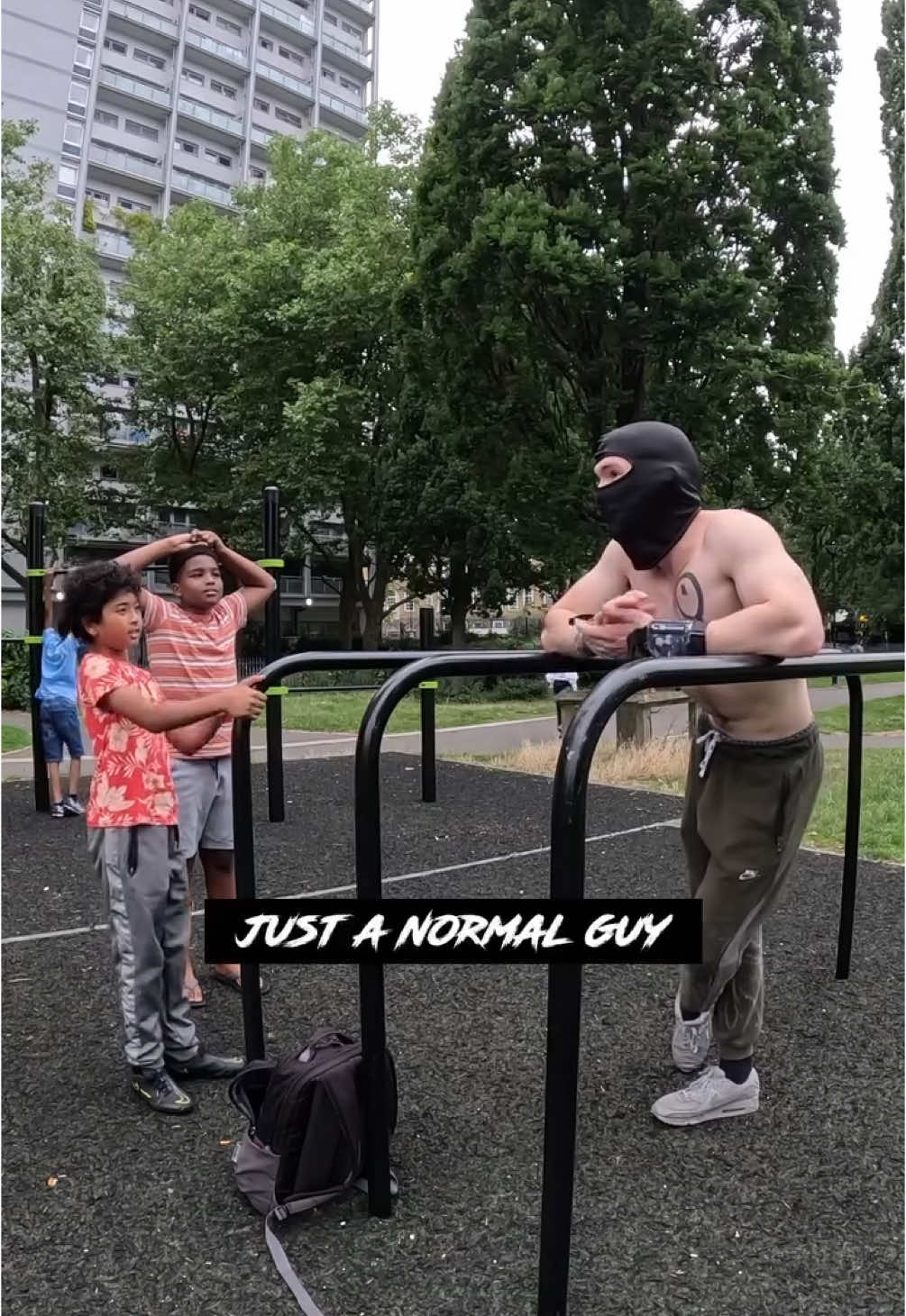 Be the example for the kids 🥷 @Masked Mediator  #dips #calisthenics #pushups #maskedmentality #maskedbattalion #boyka #yuriboyka #gym #gymworkout #meme #explore #publicreaction #muscle #abs #motivation #motivational #gymhumour #samsulek #fans