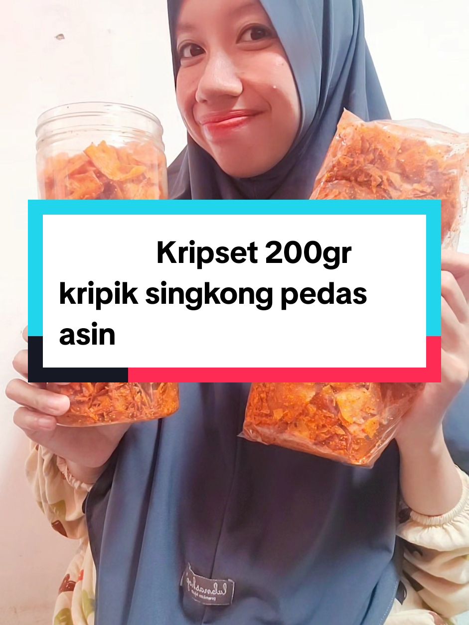 kripik singkong enak gurih pedas asinya pas.. enak cocok buat menemani hari²mu yang suka nyemil 😍 yuk buruan dicheckout dishowcase aku ya 😍 #fyp #tiktokaffiliate #kripiksingkongpedas