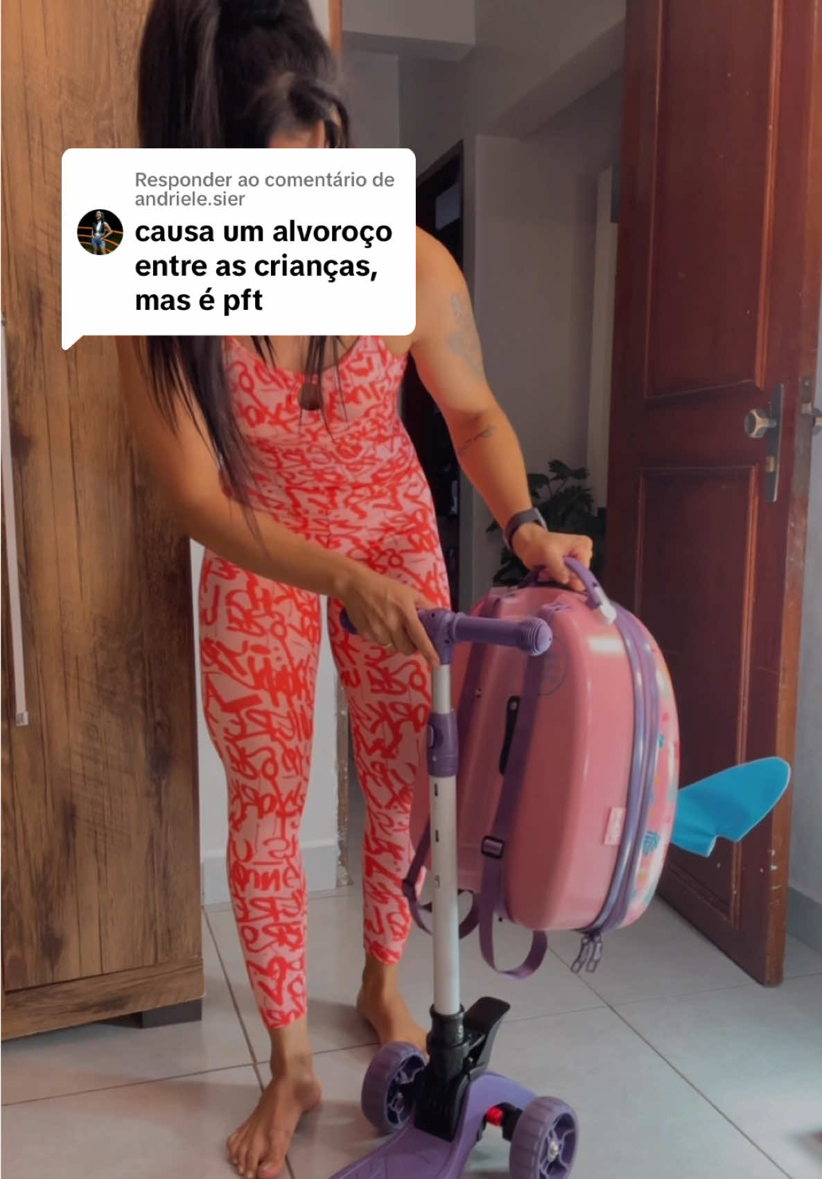 Respondendo a @andriele.sier Tinha gravado esse video ontem para o app vizinho.  Se caso der briga por conta do patinete na escola, da  para levar como mochila de carrinho ou mochila de costa. #mochilaviral #mochilaescolar #mochilastitch #mochilapatinete 