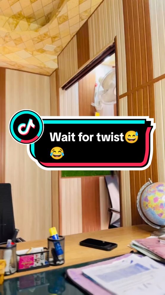 Wait for twist😅😂#fbshorts #viralposts #kabeermalik #comedyvideo #funnyreelsvideo #explore #FamilyFun #trendingreels #trendingvideoingvideo#fyp #ali87869840 @Ali86 @TiktokPakistanOfficial 