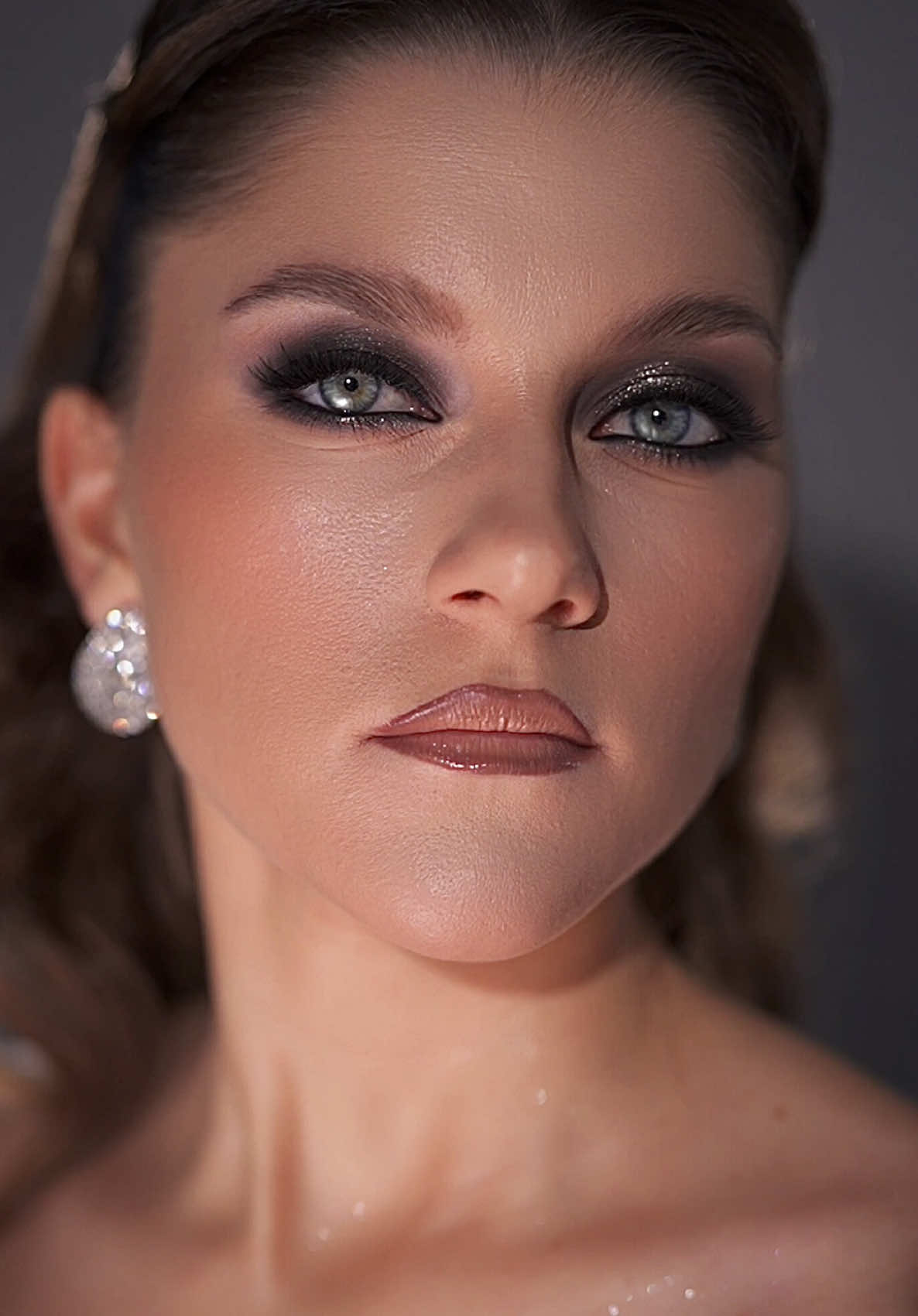 NEW YEAR SMOKEY EYES #newyearmakeup# #smokeyeyes# #newyearlook# #newyear# #video# #make#  #Eyeliner# #redlips# #produçãovideo# #maquilhagemdafesta#  #makeuplisboa# #makeup# #maquilhagem# #art# #makeupartist# #makeupportugal# #portugal# #makeuplisboa# #makeupreels# #naturallook# #makeuplook# #gorgeous# #model# #modelreels# #maquilhagemlisboa# #makeupcascais# #trend# #trendreels#