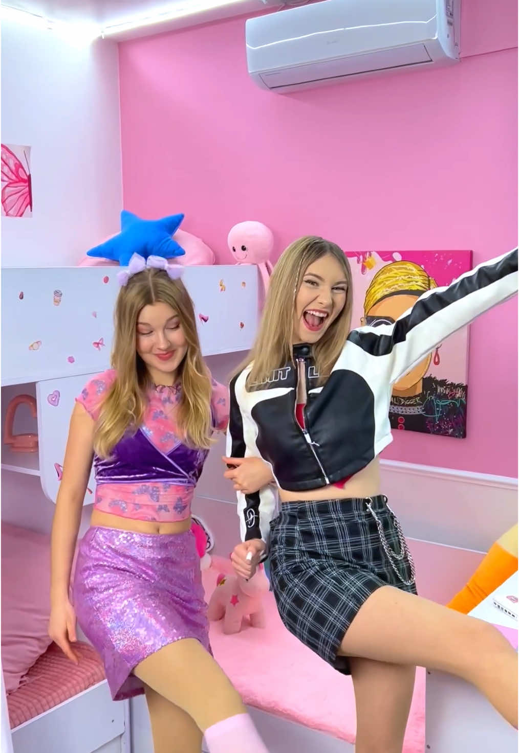 Who is your best friend ? 🤩😀☺️#timtin #crazycasa #fyp #usa #school #americanschool #dance 