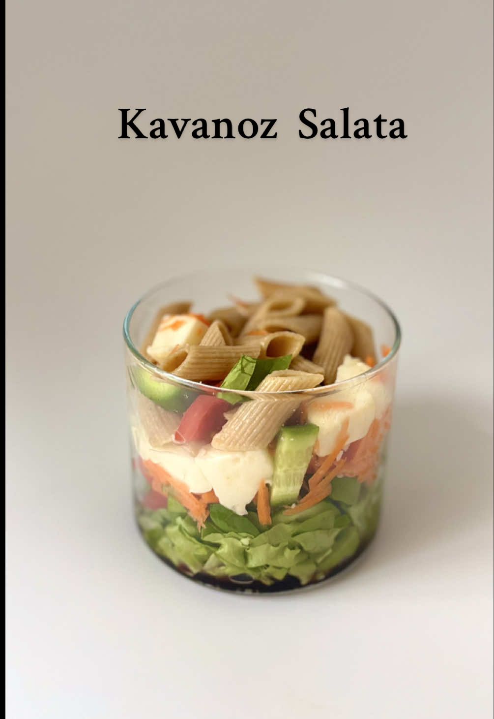 Protein: peynir  Karbonhidrat: makarna  Yağ: zeytinyağı  Sebze: Salata  Kavanoza yapıp isterseniz yanınızda taşıyacağınız isterseniz öğle ya da akşam öğününe hazır şekilde dolapta bulundurun. Protein karbonhidrat ve sebze açısından dengeli  #tasimaliktarif #taşımalıktarifler #salatatarifleri #zayıflama #öğün #protein 