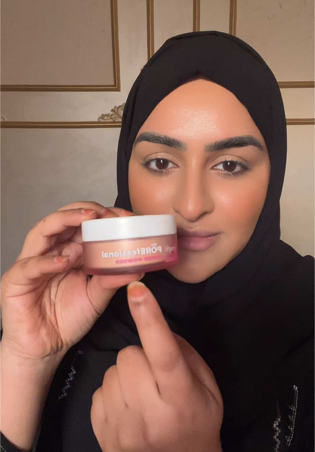 كيف ممكن اخفف اللمعان باستخدام منتجات @benefitmiddleeast  . . يتحكم بالزيوت و يخلي ويهج Matt  . . جربتوا قبل ؟ بصراحه يفوز 🌹👌 . . #benefit 