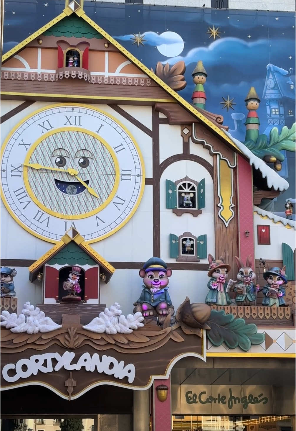 Walking through Madrid and found this happy and mad shopfront. I particularly luke the crazy clock #madrid #christmastiktok #christmasshopping #cortylandia 