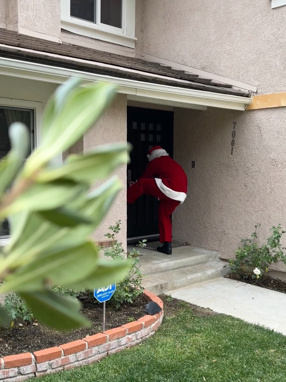 Santa break in turns into sweet surprise Homecoming 🥹