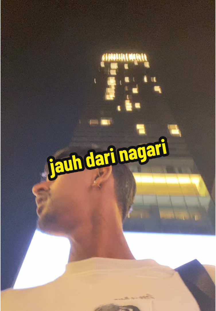 agak jauh sikit main