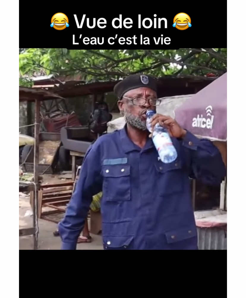 Vue de loin : l’eau c’est la vie 🤣🤣 #vuedeloin #comedie #congo #lingala 