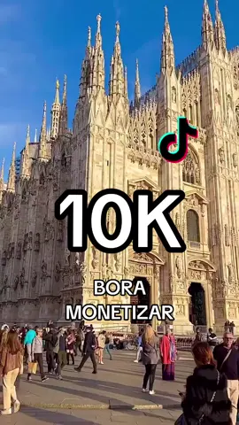 Milão é a capital da moda e da elegância! ✨🖤 Conhecida por seu design icônico, arquitetura deslumbrante e, claro, o Duomo de tirar o fôlego. 🏰 E não podemos esquecer das lojas de grife e as passarelas do Quadrilátero da Moda! 👠👗 Além disso, a cidade é cheia de cultura, como a famosa obra de Da Vinci, a Última Ceia. 🎨🍝 Milão é um mix perfeito de arte, moda e gastronomia. Venha se perder nesse encanto! ✈️💖 #boramonetizar #monetização #monetizar #10k #views #seguidores #curtidas #visualizações #Milão #FashionCapital #ViagemDosSonhos #AmoMilão #Moda #Cultura #Turismo #Duomo #ÚltimaCeia #MilanoVibes