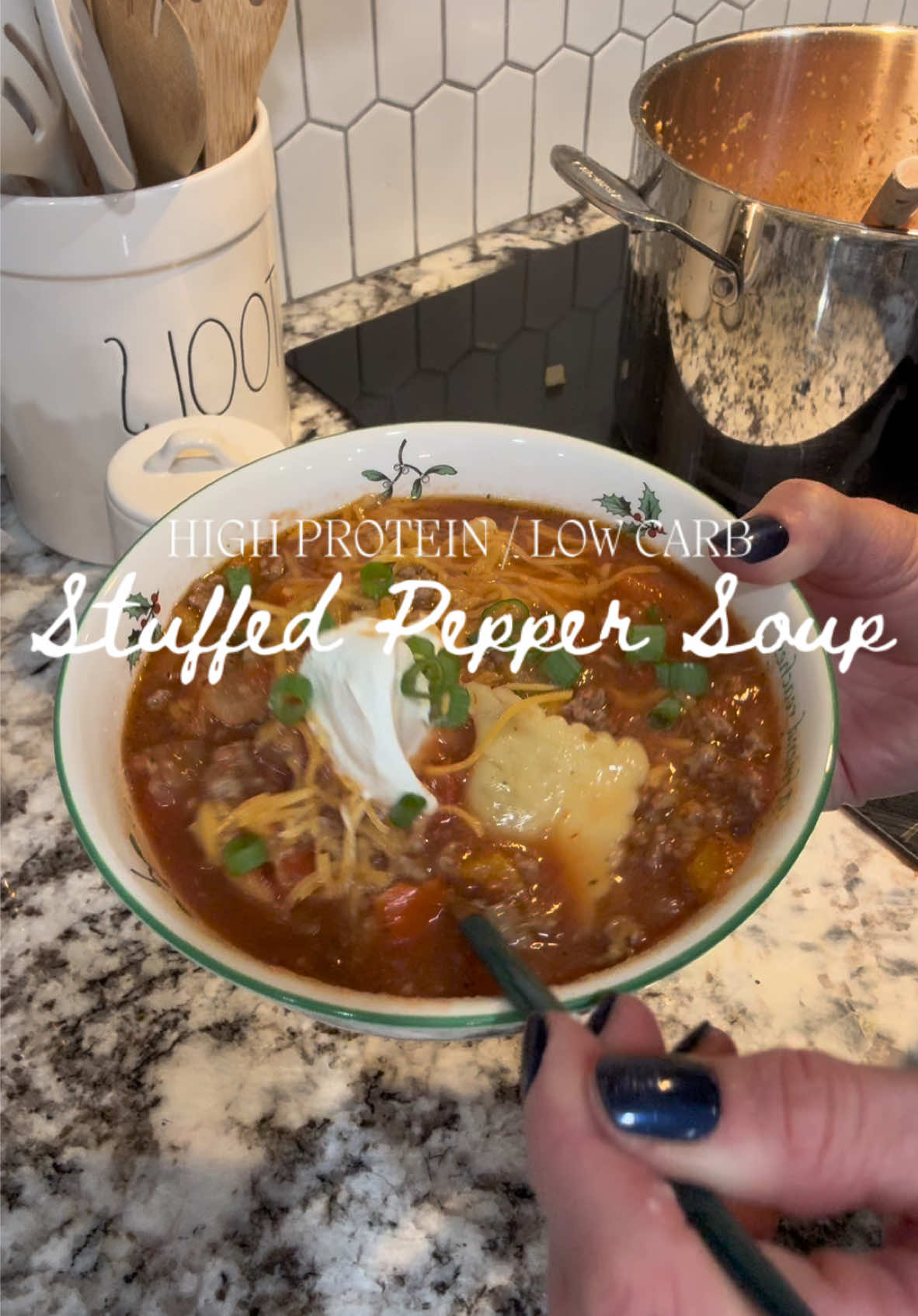 High protein/ low carb Stuffed Pepper Soup 🤌🤌 Save this easy recipe!!  #lowcarbrecipes #highprotein #highproteinmeals #EasyRecipe #souprecipe #asmr 