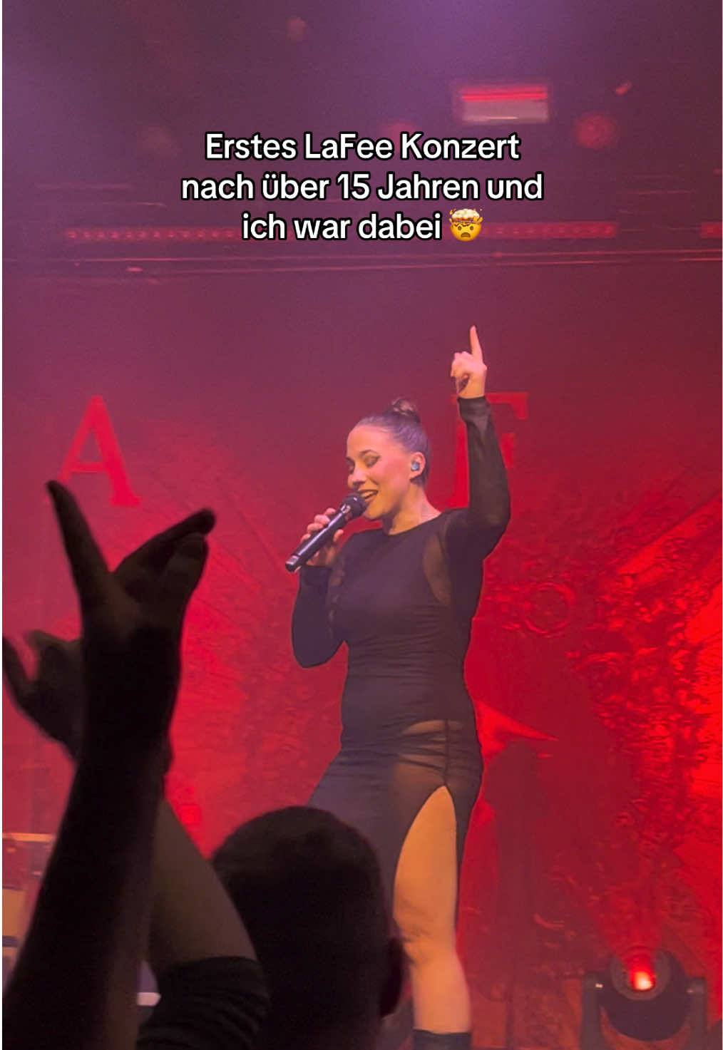 Dass ich das mal erleben durfte 🤯 der Abend war ICONIC @Lafee  #lafee #heuldoch #live #music #köln #kriegerin #tour #konzert #tiktok #viral #popular #christinaklein #2000s #2000smusic #foryou 