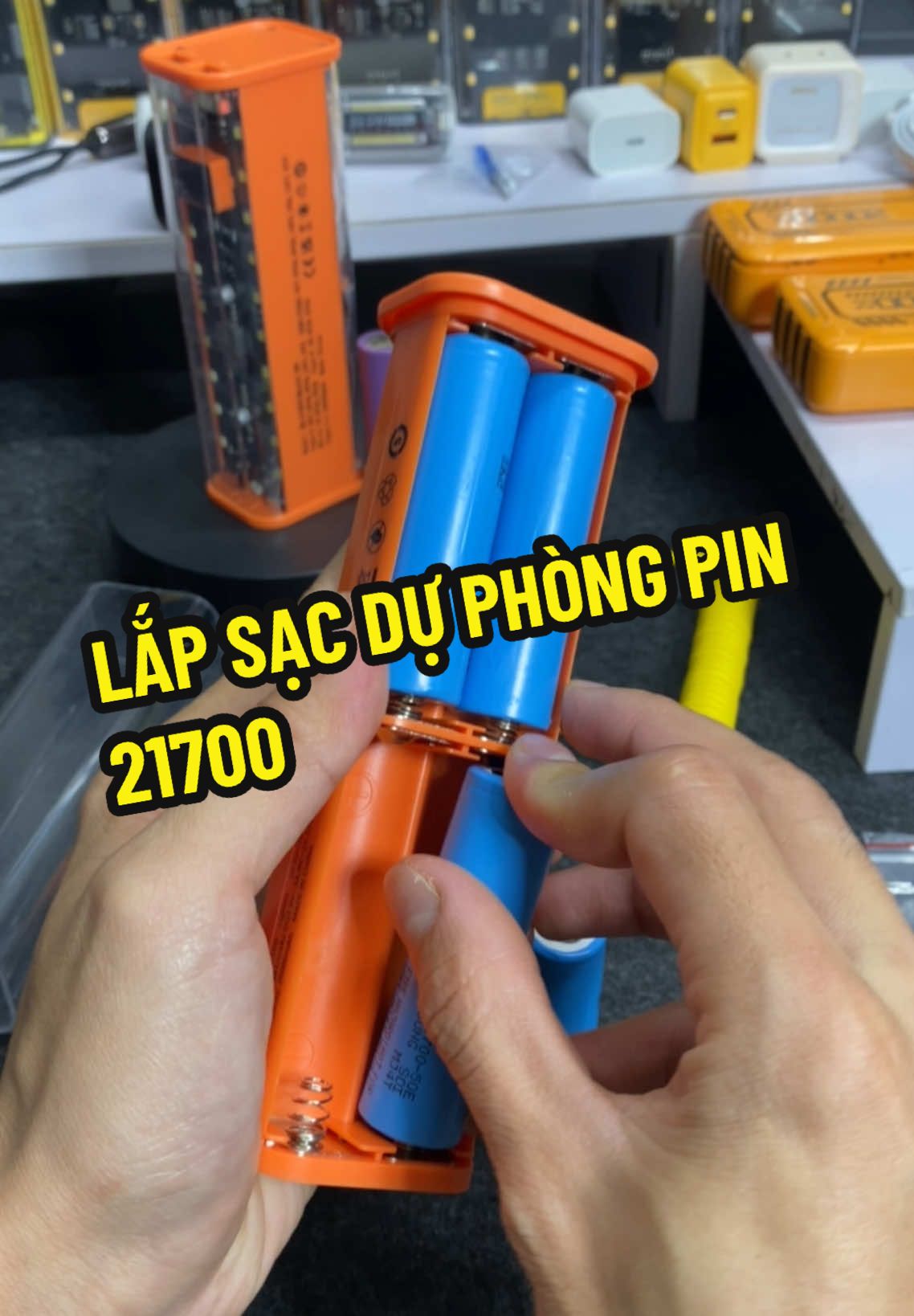 Sạc dự phòng anh em tự lắp và thay thế pin quá đễ