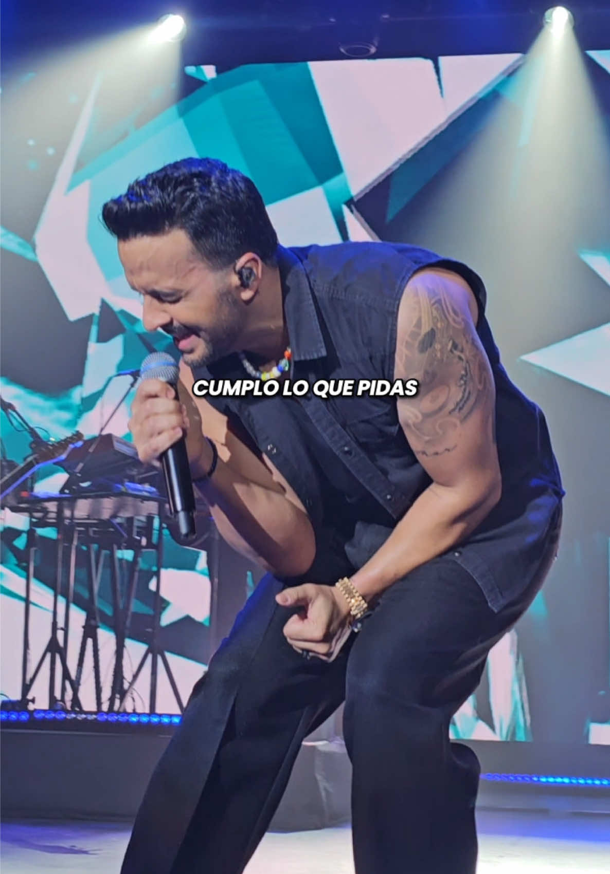 Qué quieres de mí… si todo te di ❤️‍🩹 #LuisFonsi #Fonsi #Clasicos #Degiracontiktok #25AñosTour #QueQuieresDeMi 