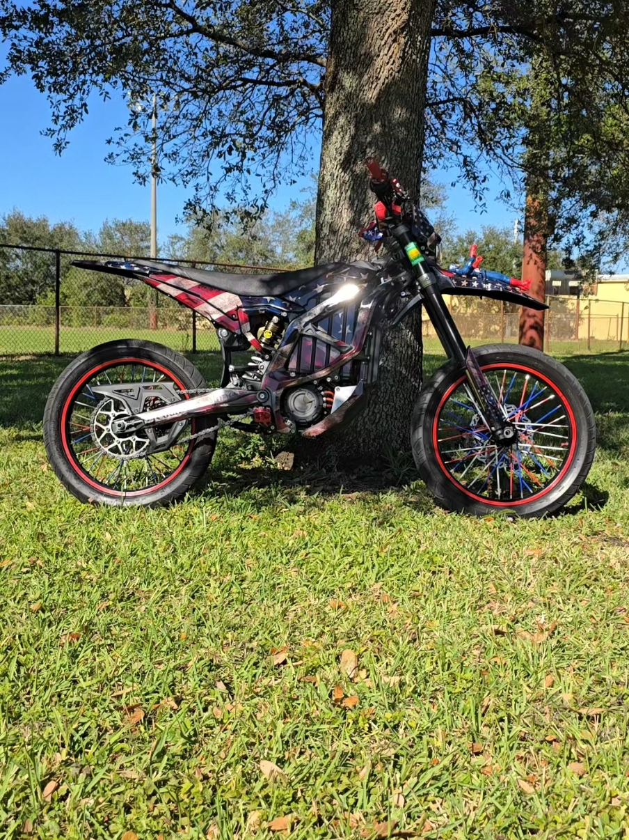 Get you a Surron Ultra Bee its a whole vibe! @Mutt tht jit 🇭🇹 #surron #ultrabee #surronultrabee #ebike #electricbike #electric #americanflag #florida #southflorida #dailypost #fyp #foryoupage #xzybca #trending #trendingvideo #viral #viralvideo #explore #explorerpage #captain #captainamerica 