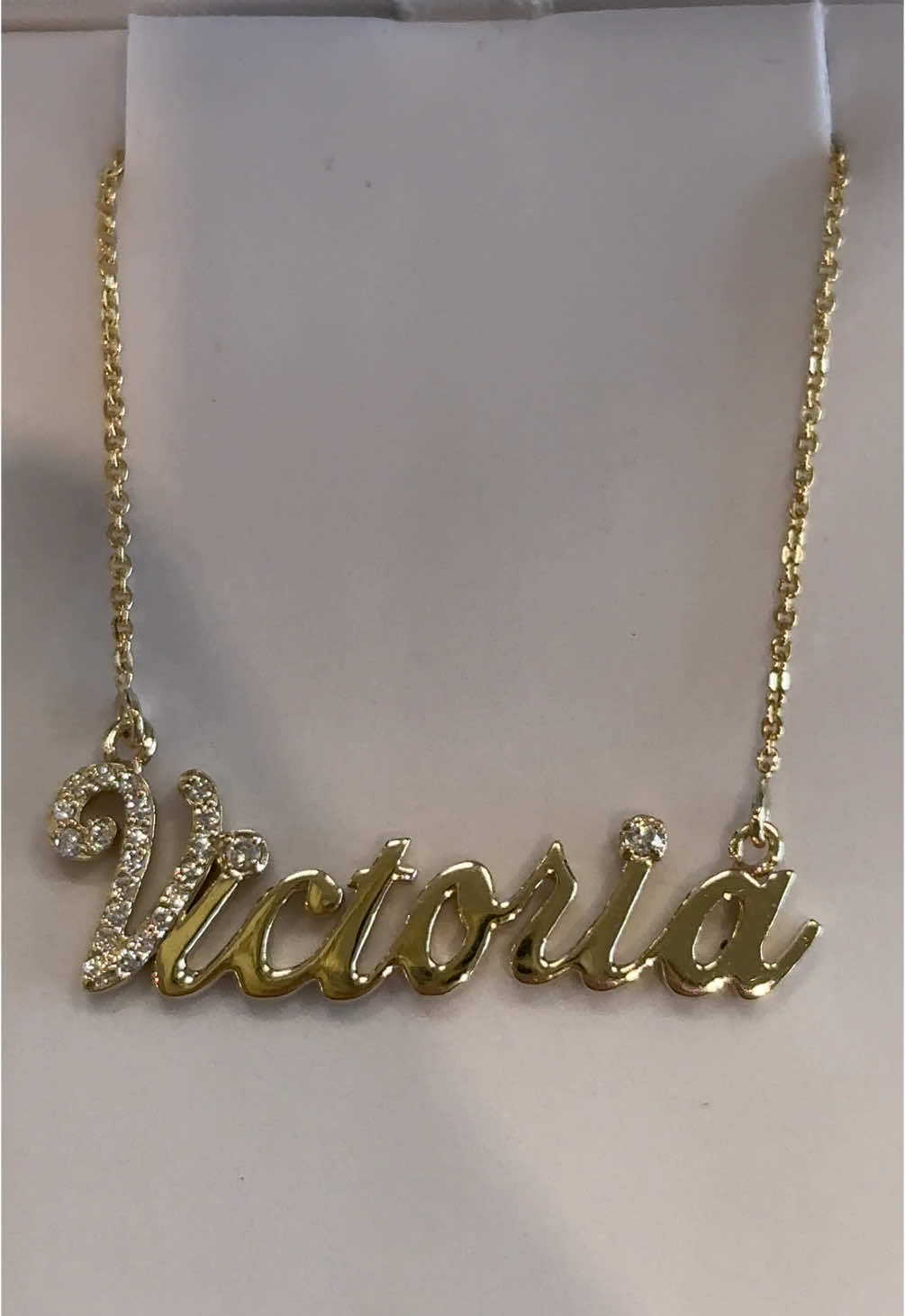 An early Christmas surprise!🎄stunning custom name necklace that's beautiful and meaningful!🎁 #namenecklace #necklace #custom #gold #goldnecklace #diamond #gift #christmasgift #jewelry #jewellery #goldjewellery