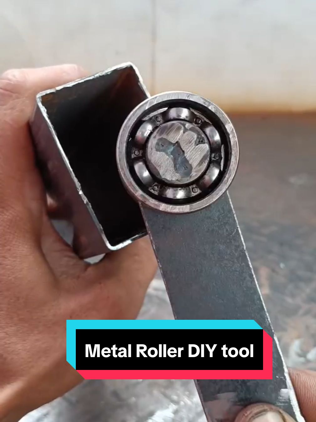 DIY metal Roller👨‍🏭 #weldinggirl #metalwork #weldingart #fyp #fabrication #technique #weldingtiktok👨🏽‍🏭 #weldingschool #DIY #metalworking #fyp #weldingtools 