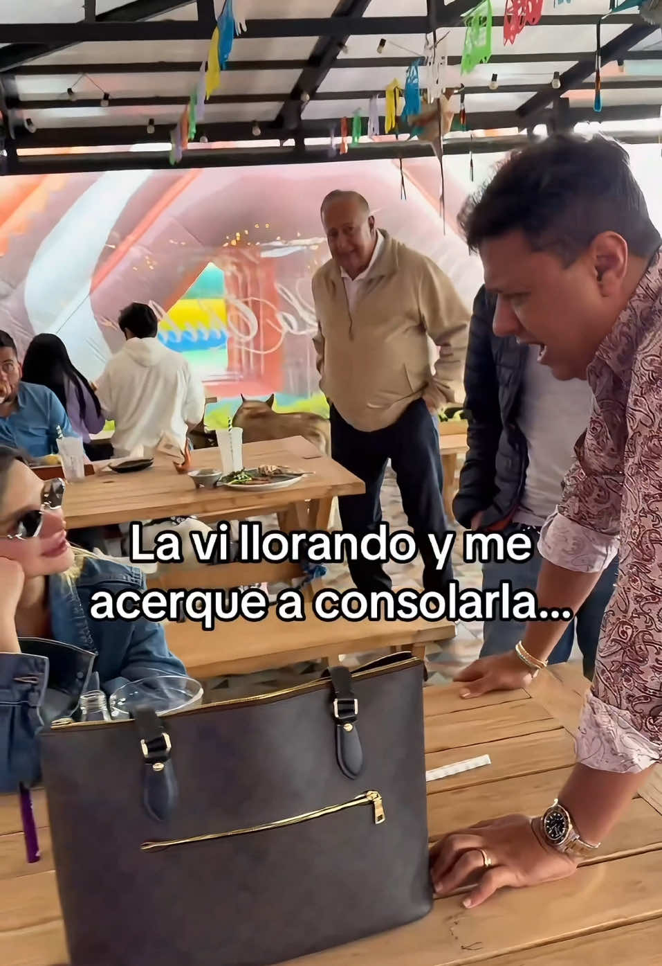 La vi llorando y me acerque a consolarla 🥹 A veces tenemos un mal día o estamos sufriendo por un mal amor y solo necesitamos que alguien comparta con nosotros unas lindas palabras y que nos diga que todo va a estar bien 🫶❤️ Se tú el que cambie la vida de alguien más, Dios los bendiga y los cuide siempre 🙏#RafaelSantosDiaz #mensajes 