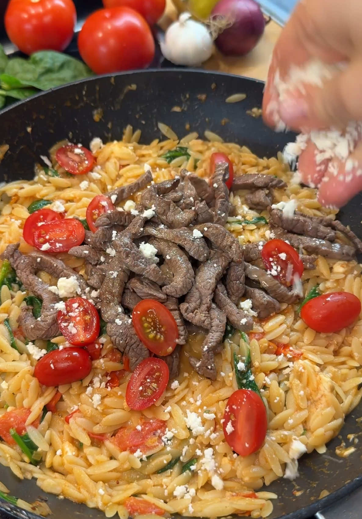 Easy Steak 🥩Pasta🍝🥰😋 -lecker, einfach & schnell 💨 Zutaten: -Steak ( Rinderhüfte) -Zwiebel -Cherrytomaten -Knoblauch -01 -Butter -Pasta -Pastawasser -Babyspinat -Feta-Käse -Gewürze (Salz, Pfeffer, Chili, Paprikapulver) #EasyRecipe #tagesrezept #food #pasta #cooking #inspiration #goodvibes #fyp #foryou 