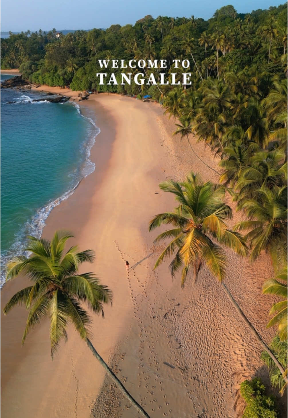 Welcome to Tangalle 🐢🐚🌴🌅 So happy to be back at the beach 🥹 In Tangalle, you will find the most beautiful beaches of Sri Lanka 🇱🇰🧡 #srilanka #tangalle #tangallebeach #travelsrilanka #srilankatravel #srilankatrip #visitsrilanka #srilanka🇱🇰 #beachvibes #beachlife #islandlife #travel #traveltiktok 