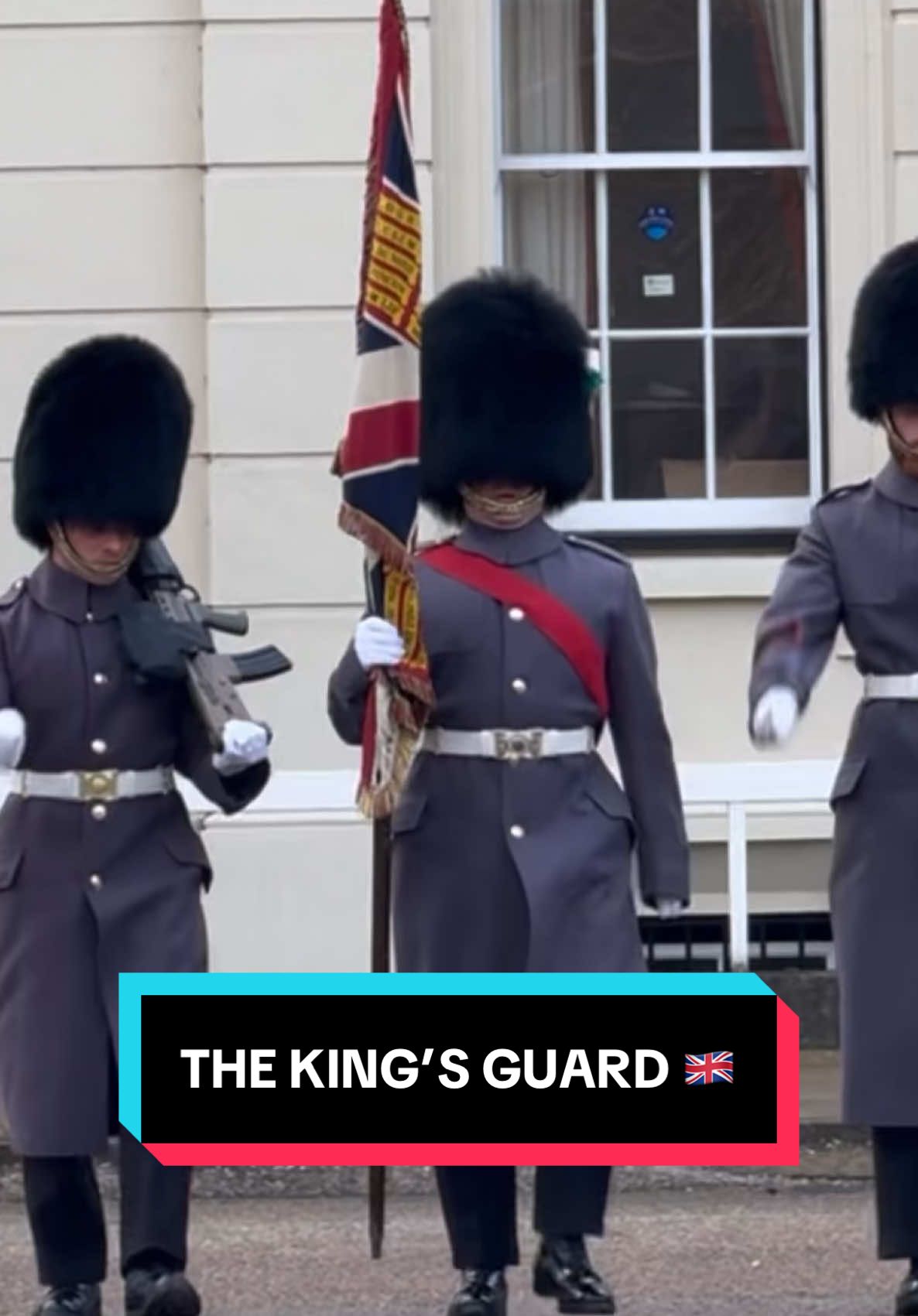 Ready to Protect the Royal Family 🇬🇧 #fyp #foryoupage #kingsguard #royalfamily #police #buckinghampalace #london ##tradition