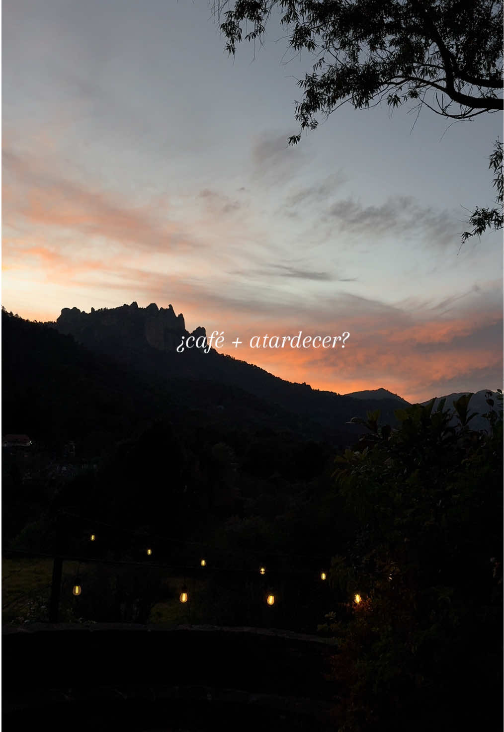 Cuando el atardecer se pinta de naranja y el café calienta el alma… ✨🌄 ¿Qué más se puede pedir? Ven a Cafetería Coba y haz que tus tardes sean inolvidables. ☕🧡 #mineraldelchico #creatorsearchinsights #cafeteria 