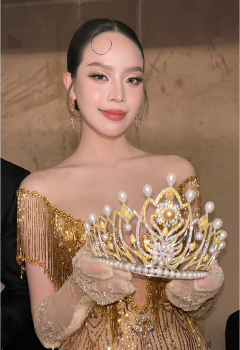 Miss International 2024 @Huỳnh Thanh Thủy xuất hiện cùng với chiếc vương miện 