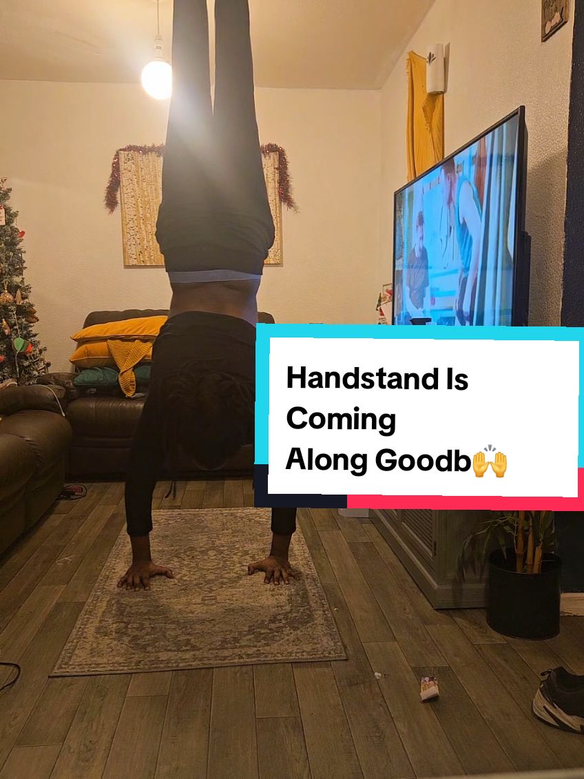 Follow my journey 🙌#handstands #handstand #calisthenics #yoga #handstandpractice #gymnastics #Fitness #handbalancing #flexibility #handbalance #balance #acrobatics #handstandeveryday #yogainspiration #handstandlove #handstandnation #circus #handstandchallenge #acro #bboy #streetworkout #handstandeverywhere #workout #yogapractice #handstanddrills #handstanding #calisthenicsworkout #contortion #yogaeverydamnday #handstandseverywhere #ComproDoPequeno 