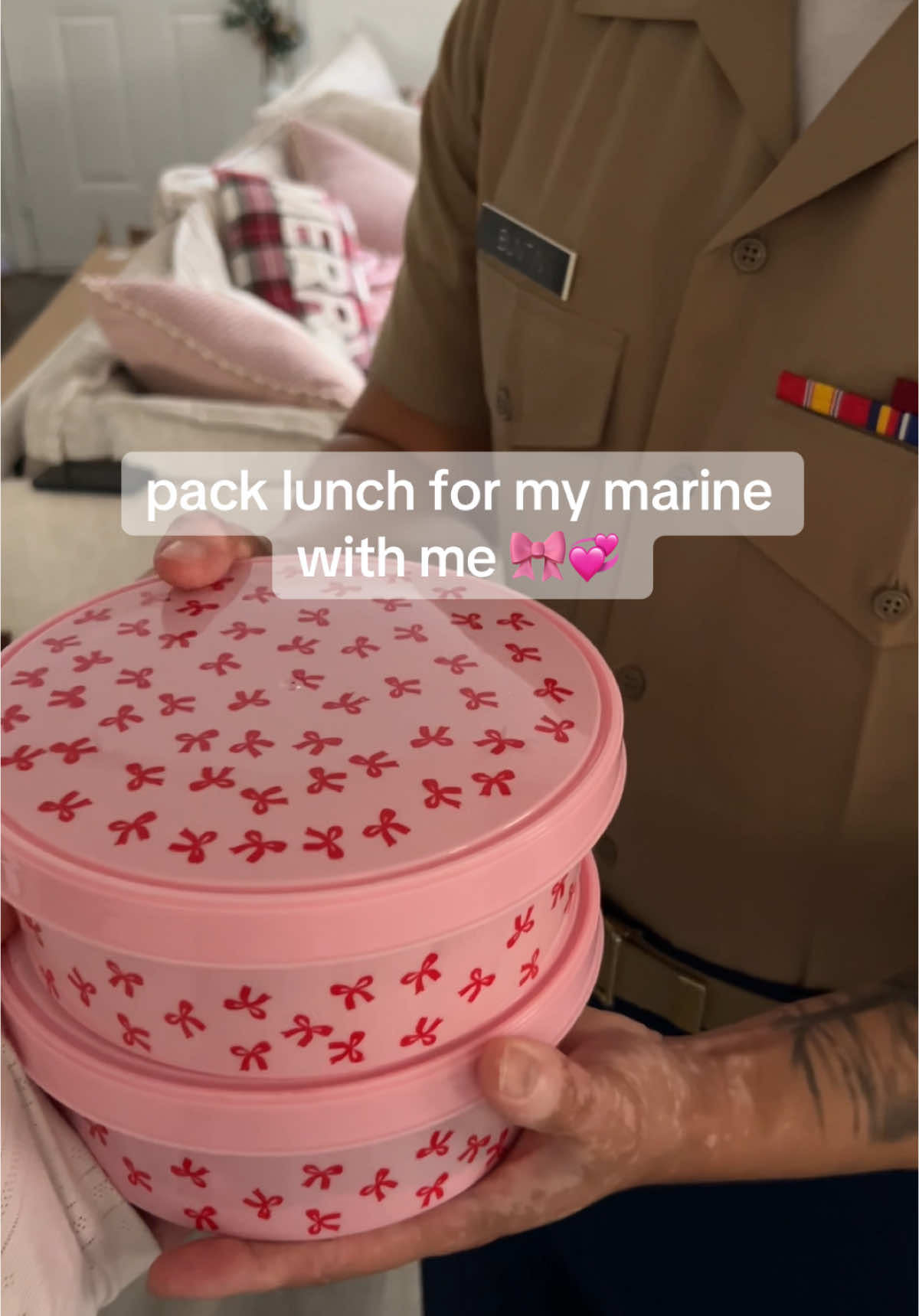 pack lunch for my marine recruiter with me 💞 #packlunch #lunchideas #pinklunchbox #lunchformyhusband #marines #usmc #marinerecruiter #recruiter #lunchtime #packinglunch #lunch #fyp 