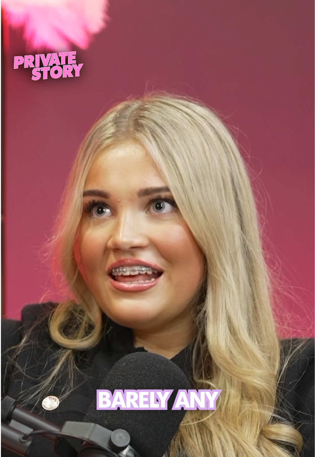 The lovely @𝐩𝐡𝐨𝐞𝐛𝐞♡ is Ami's guest for this week's Christmas ep! Talking all things social media, college, parties anddd some exclusive private story TEA! ☕️ Drops tomorrow, 5pm!@ami🤍  #amicharlizeprivatestory 🎄🎁 🌟