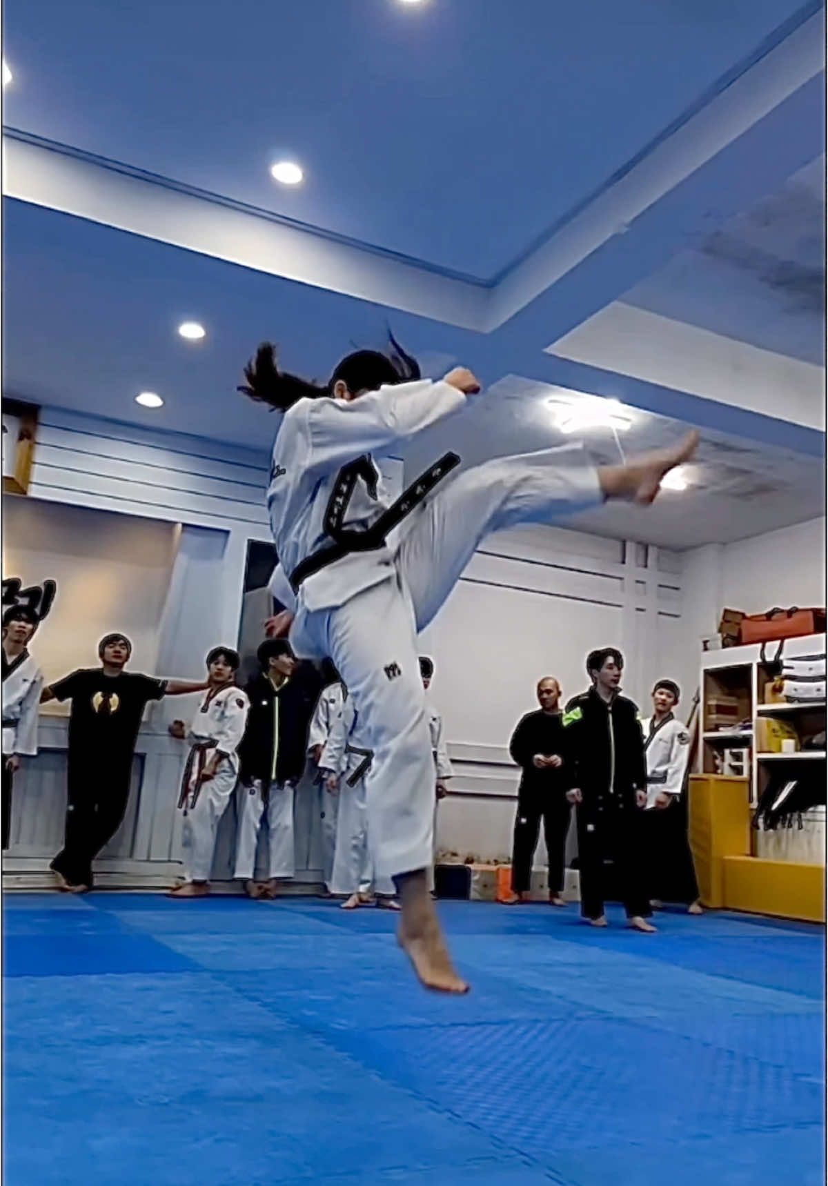 The talent is justtttt….. 🤯👊😅👏#taekwondo #fyp #martialarts #training 