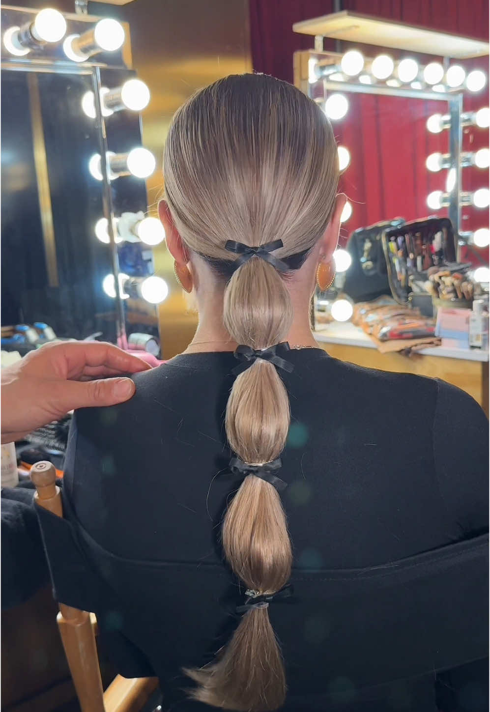 Simple and fast festive hair #hair #bows #bubbleponytail 