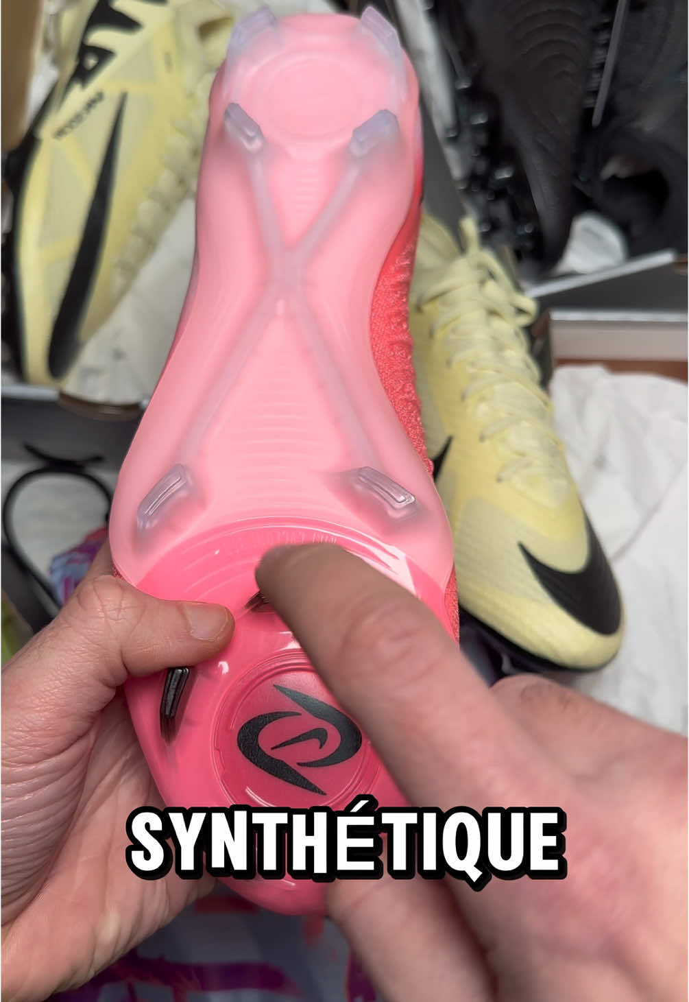 Est-il possible de jouer avec des crampons FG sur Synthétique ? 🧐 #phantom #crampons #synthetique #football #foot #fg #mercurial 