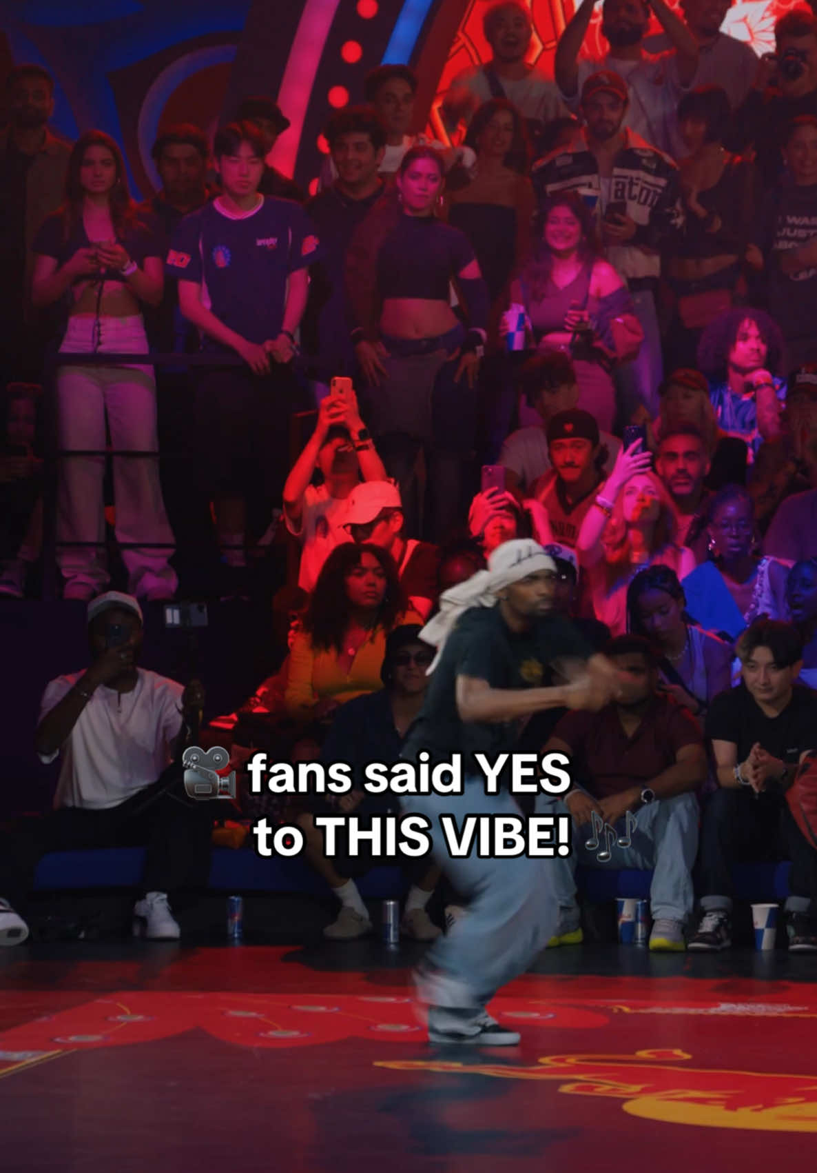 🙋‍♂️ Rubix HAD THE CROWD FEELIN' IT! 📢 @Tyga 🎤️ #redbulldanceyourstyle #redbulldance #streetdance #dance #dancer #freestyledance #india #mumbai #hiphop #hiphopdance #rap #rapmusic #tyga #macarena #crowdreaction