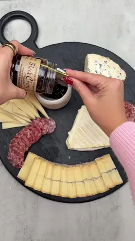 If you know us, you know we LOVE Murray's cheese and this holiday season they're making hosting easier with charcuterie gift boxes than get delivered right to your door. Whether you're the one hosting or just want to send a thoughtful gift, these boxes are a fun way to get to experience a selection of artisan cheeses with your loved ones. 🧀🎁 Use code LAUREN20 for 20% off gift boxes through 12/31! @Murray’s Cheese #ad 