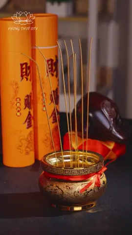 Các bác ai làm ăn kinh doanh thì không nên bỏ lỡ loại nhang này. Nhang cuộn tiền vàng giúp gia chủ cầu tài lộc , bình an, may mắn , mọi việc hanh thông  #nhangcuondongtien #nhang_cuon_tan #dothocung #nhang #thanhthoiluottet #nhangdaiphuquytailoc 